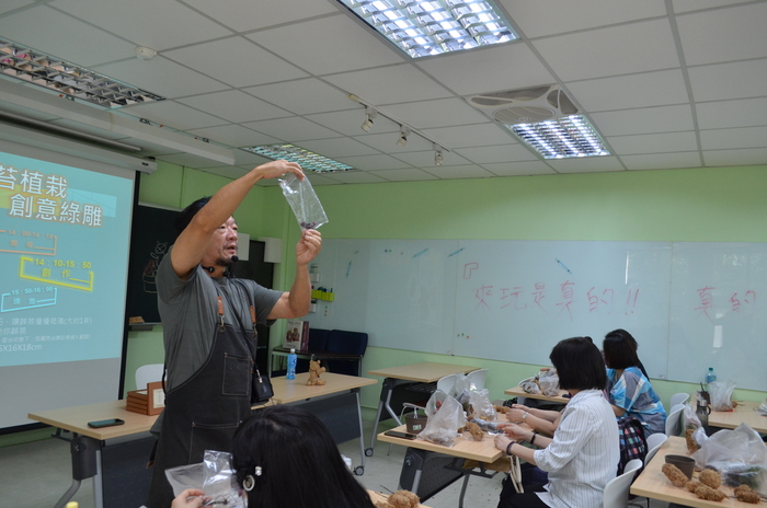 115.7.9(四)藝文競賽之【水苔植栽創意綠雕(森林小熊)】圖片