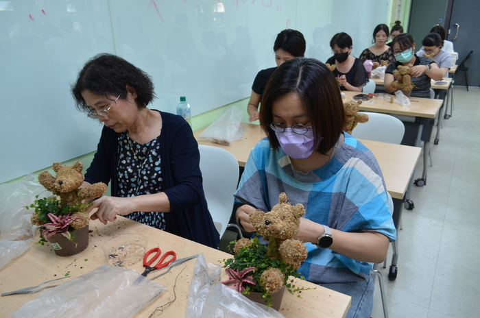 115.7.9(四)藝文競賽之【水苔植栽創意綠雕(森林小熊)】圖片