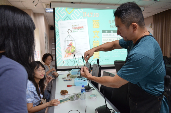 114.7.10(四)藝文競賽之【龜甲網鳥籠工藝植栽創意】圖片