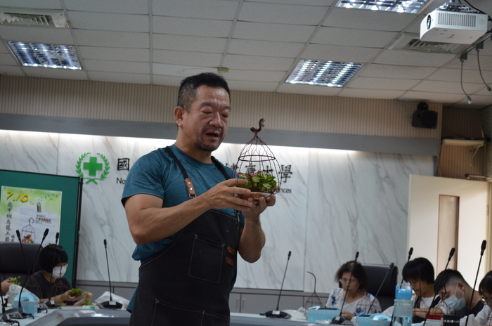 114.7.10(四)藝文競賽之【龜甲網鳥籠工藝植栽創意】圖片